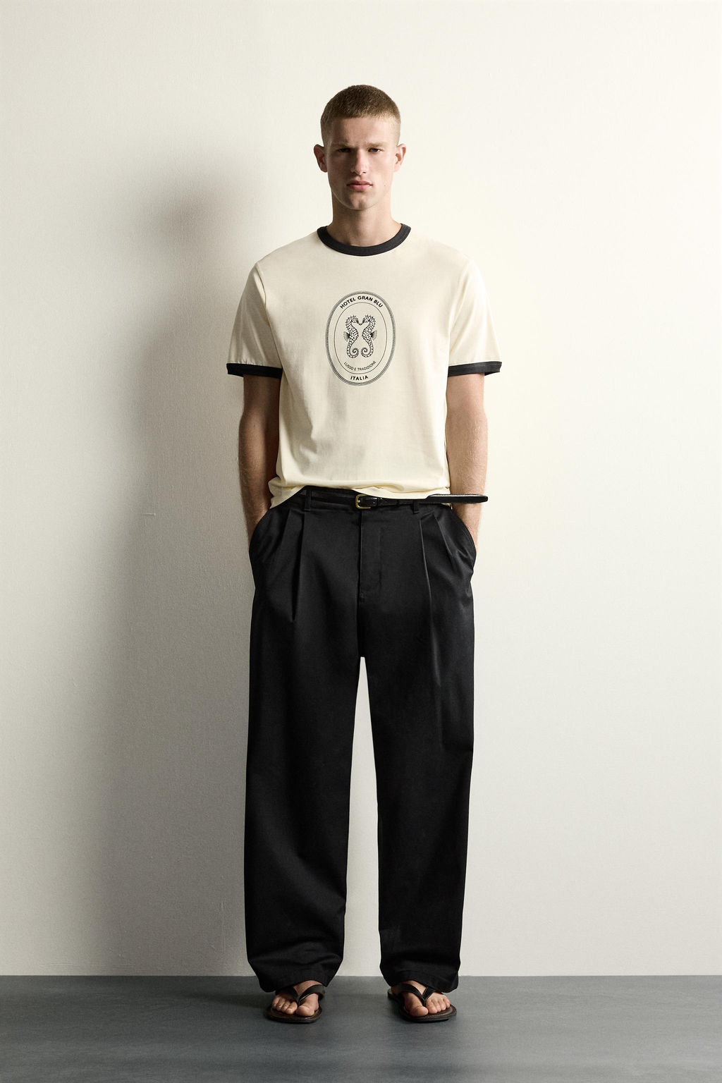 CAMISETA RIB CONTRASTE B?SICA / Crudo
