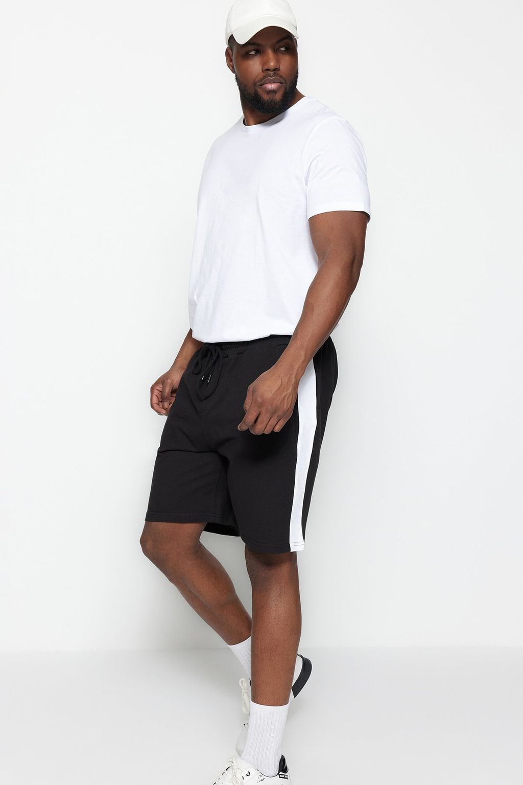 TRENDYOL MAN Buyuk Beden Siyah Regular/Normal Kesim Orta Boy Lastik Belli Renk Panelli Sort TMNSS23SR00046 - Trendyolmilla фото 11