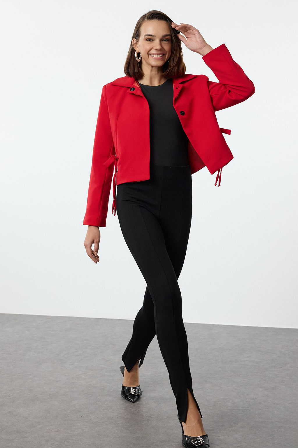 K?rm?z? Fiyonk/Kurdele Detayl? Gomlek Yakal? Crop Dokuma Blazer Ceket TWOAW25BC00018