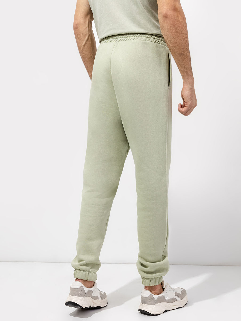 Утепленные мужские джоггеры в оттенке "пыльный зеленый" пыльный зеленый 181225