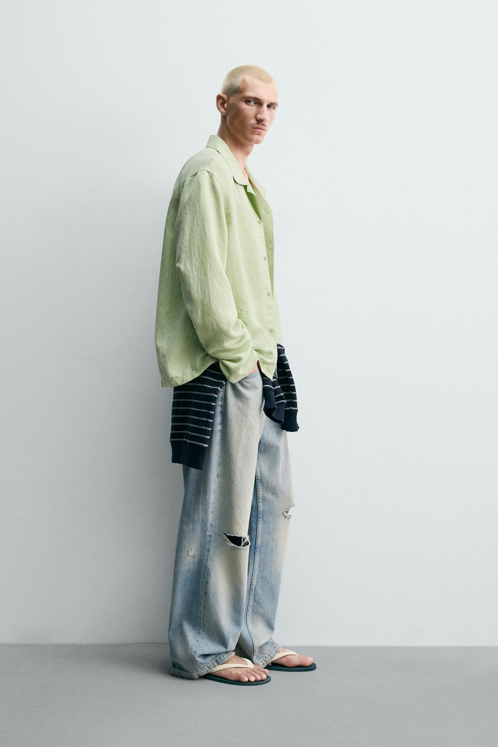 CAMISA FLUIDA RELAXED FIT EFECTO IRREGULAR / verde lavado - Zara фото 4