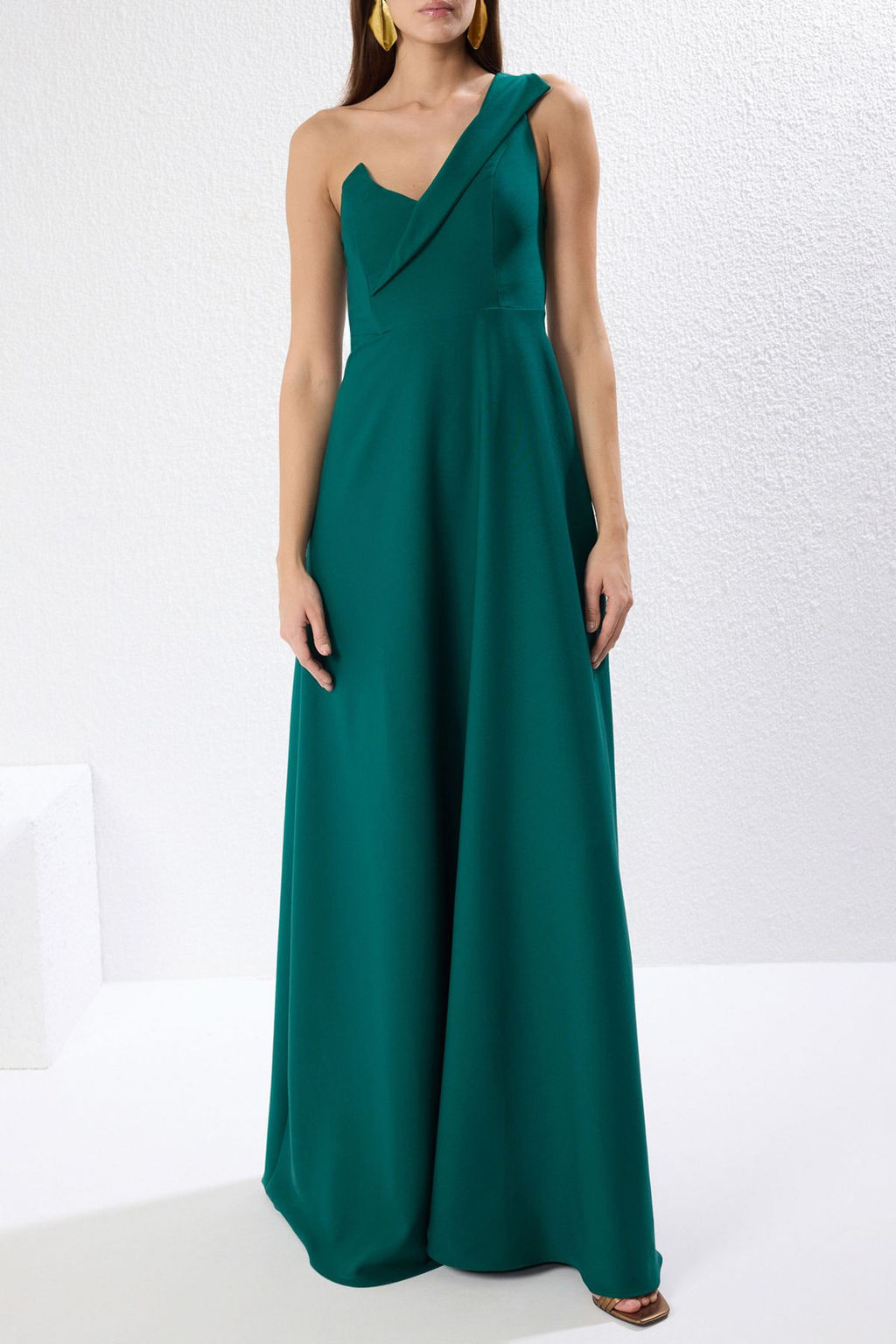 TRENDYOLMILLA Zumrut Yesili A-Kesim Yaka Detayl? Uzun Gece Abiye Elbise TPRSS19UT0054