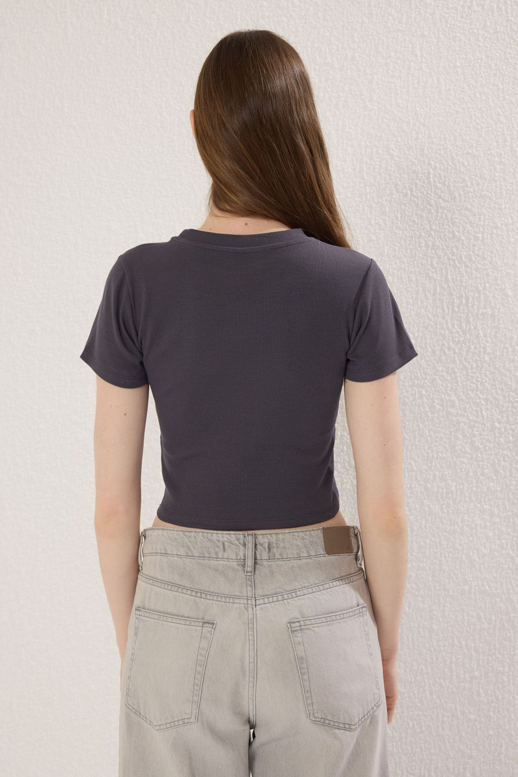 Trendyolmilla Beyaz Biye Detayl? Bisiklet Yaka Crop Fitilli Esnek Orme Bluz TWOAW21BZ0638  фото 4