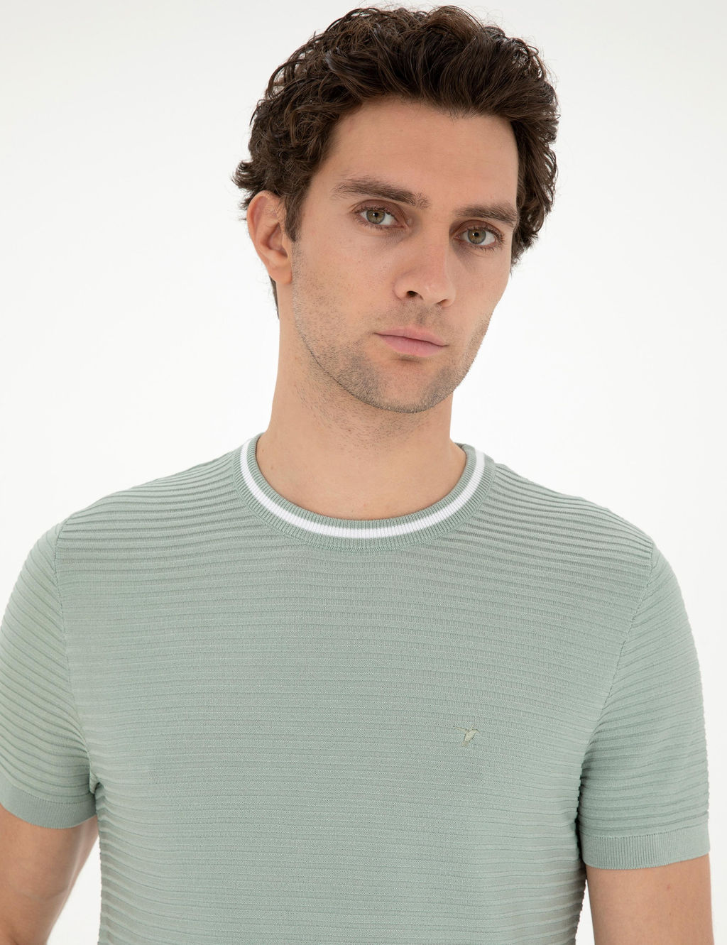 Водно-зеленая приталенная трикотажная футболка с круглым вырезом - Cacharel фото 2