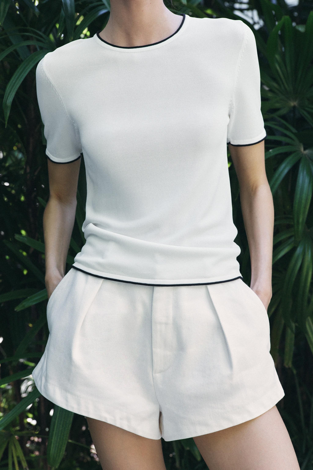 KNIT TOP WITH CONTRAST TRIMS