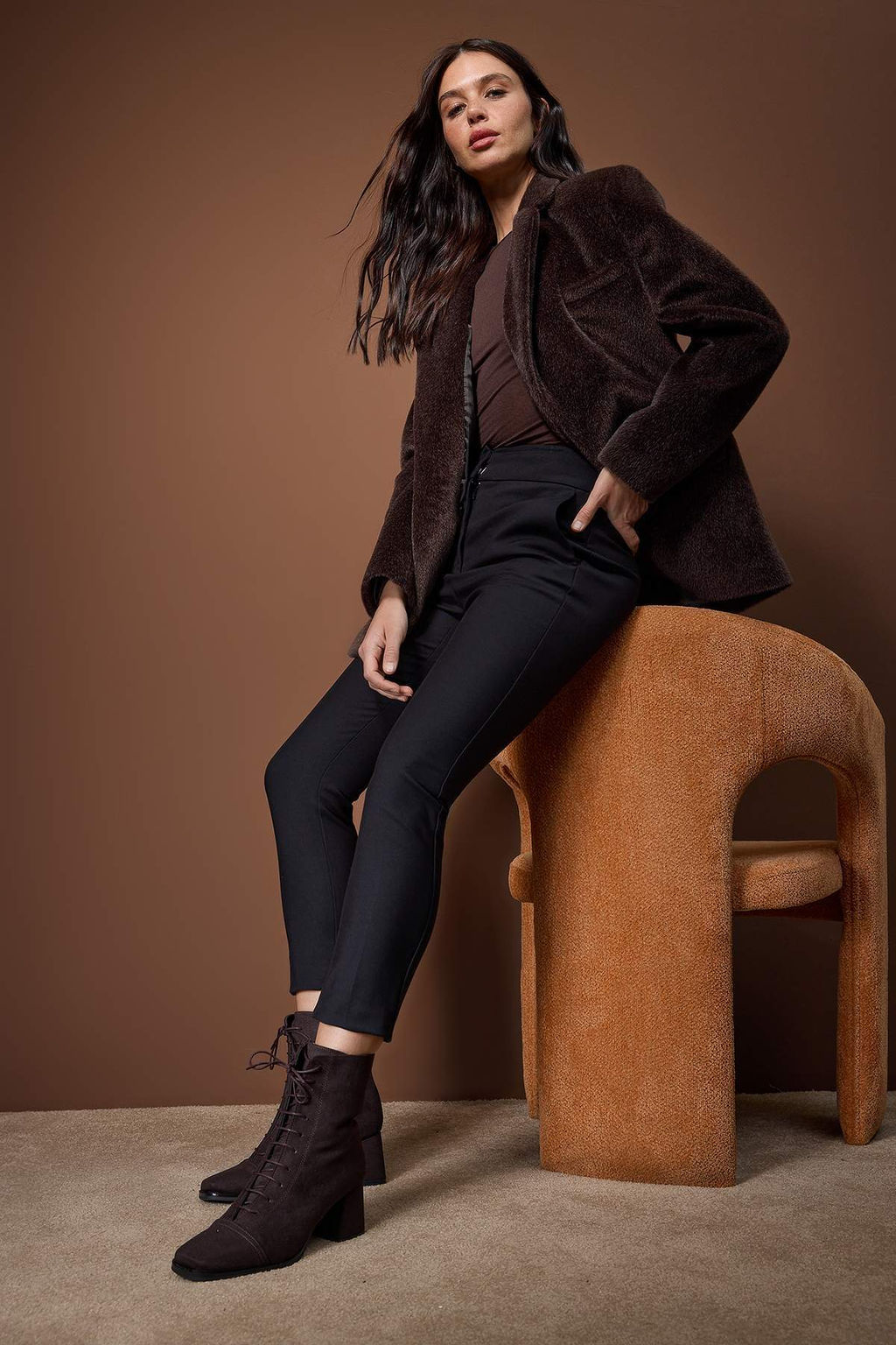 Kahverengi Suet Bagc?kl? Kare Burun Kad?n Blok Topuklu Yar?m Bot TAKAW26BO00074 - Trendyolmilla фото 10