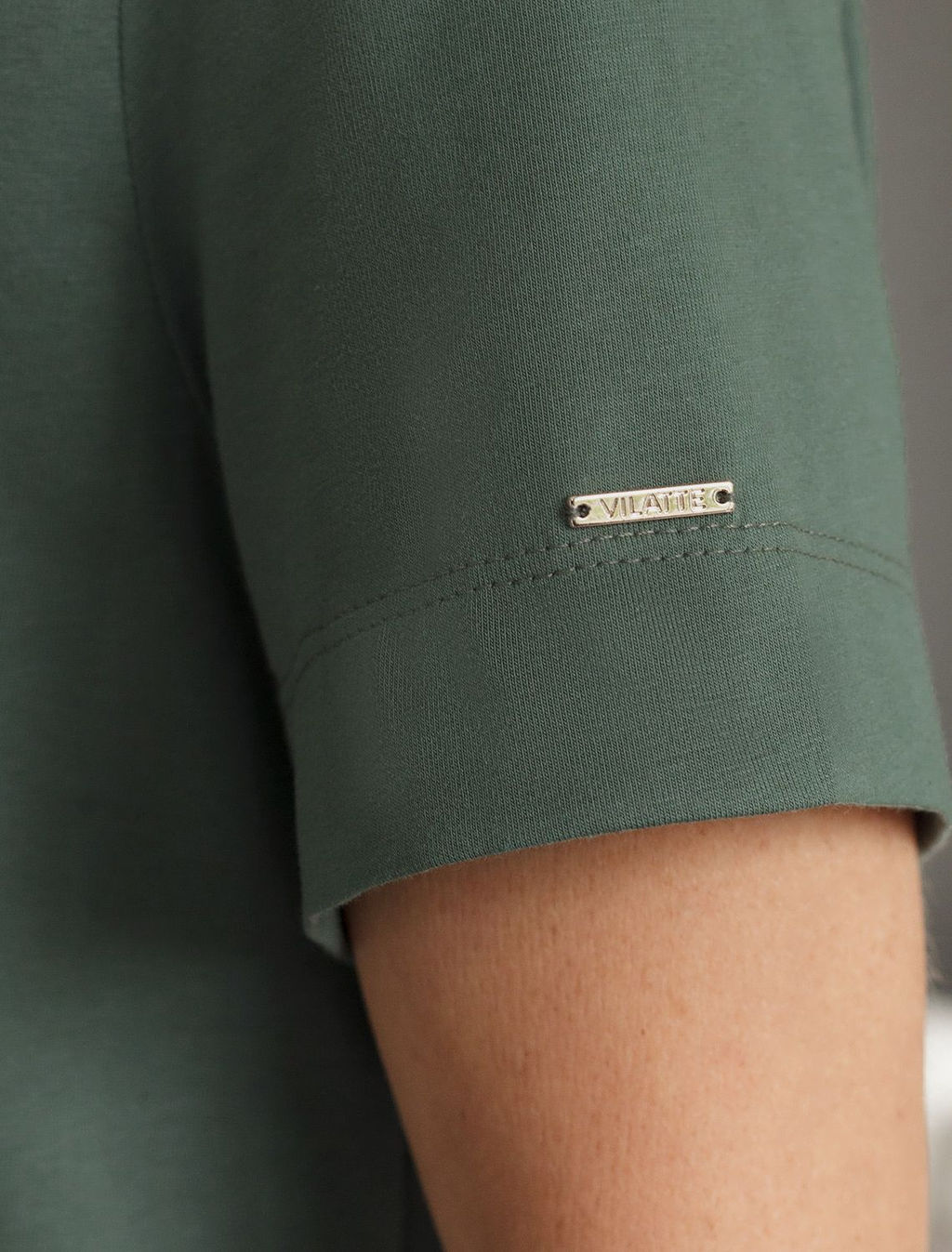 D49.110 Футболка женская оливковый