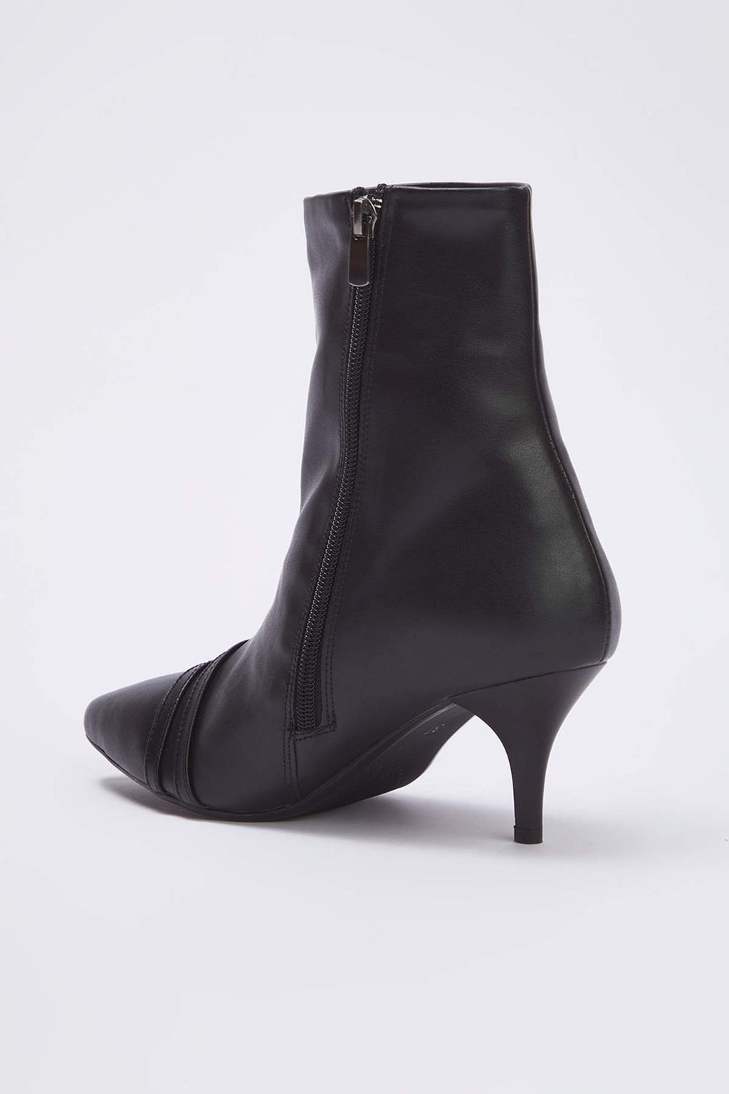 Siyah Bant Detayl? Sivri Burun Ince Topuklu Kad?n Yar?m Bot
TAKAW26BO00064 - Trendyolmilla фото 6