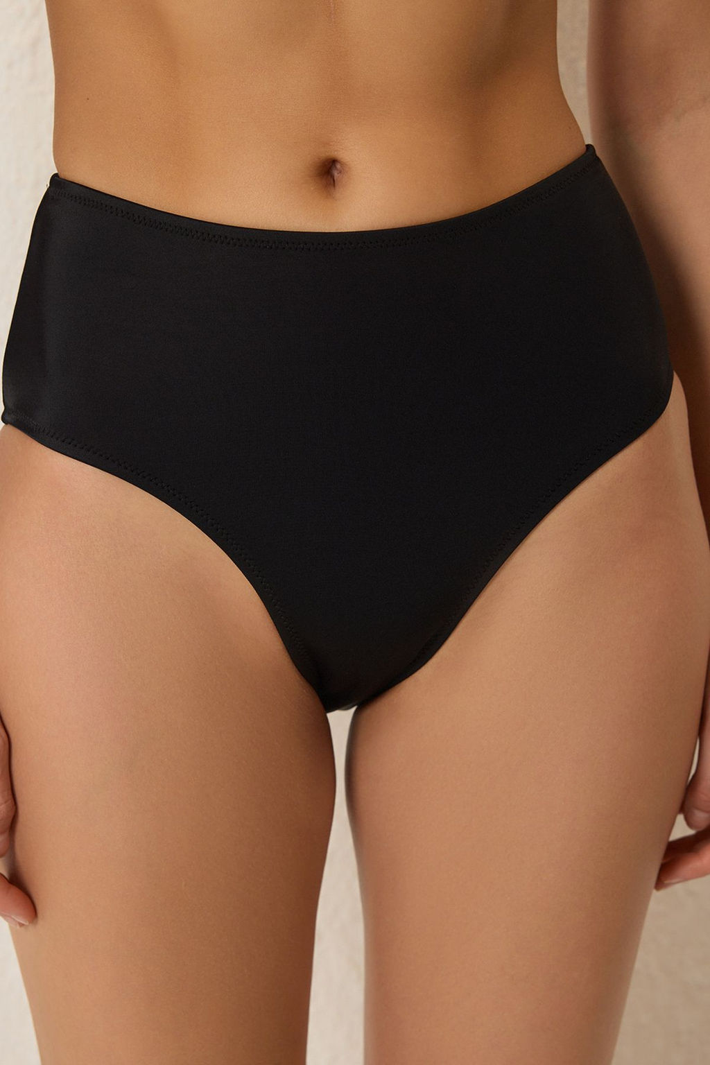 TRENDYOLMILLA Siyah Yuksek Bel Regular Bikini Alt? TBESS25BA00042  фото 4