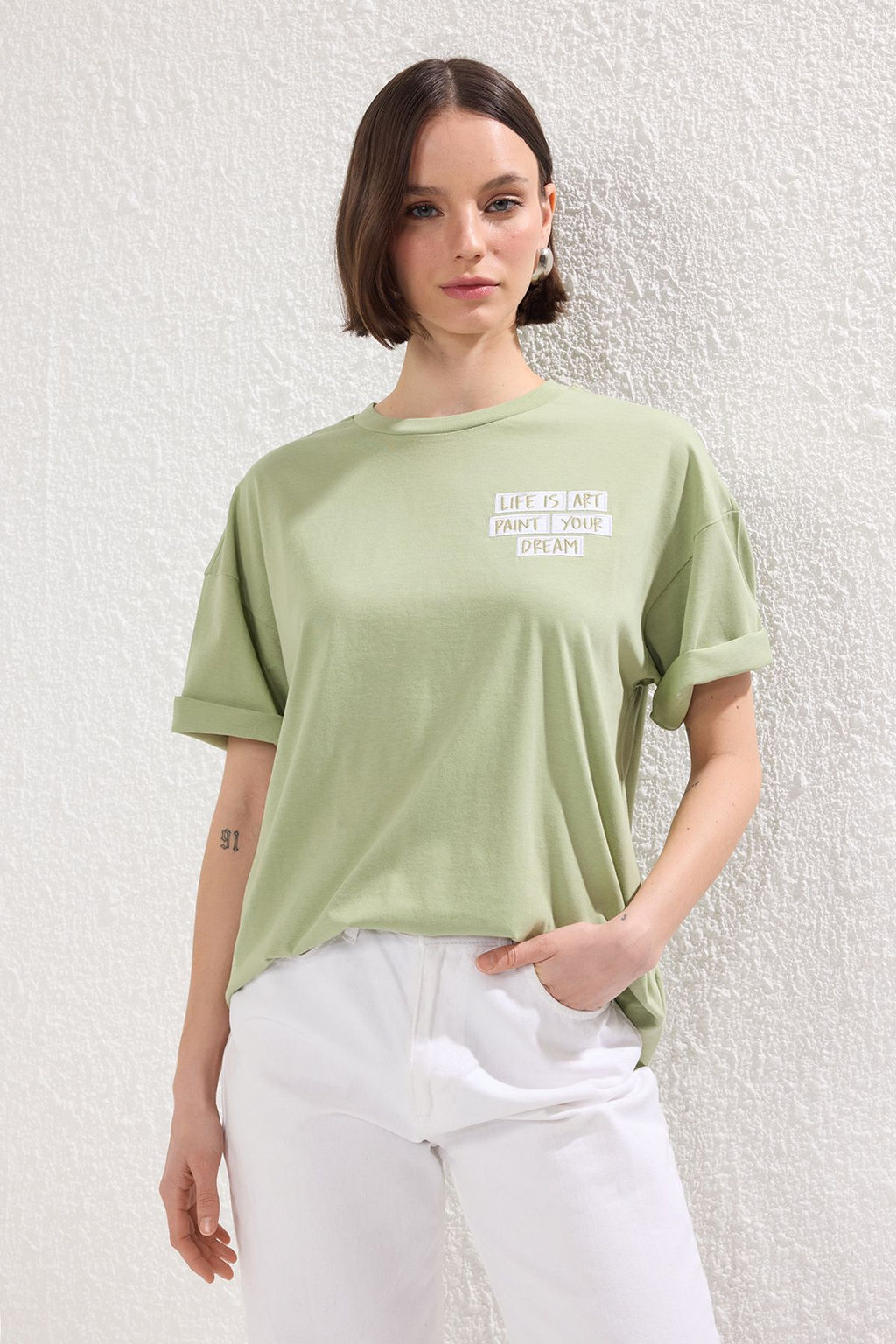 Mint %100 Pamuk Slogan Patch Detayl? Oversize/Genis Kesim Orme T-Shirt TWOSS25TS00143