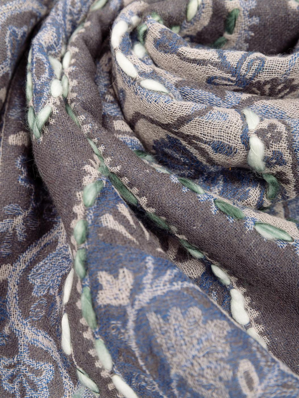 Палантин с вышивкой (шерсть вареная) в ассортименте № Тк906/85 - Ганг фото 3