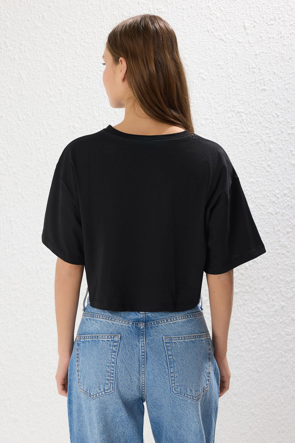 TRENDYOLMILLA Siyah-Beyaz Premium %100 Pamuk Relaxed/Rahat Kal?p Crop Orme T-Shirt TWOSS25TS00137 фото 6