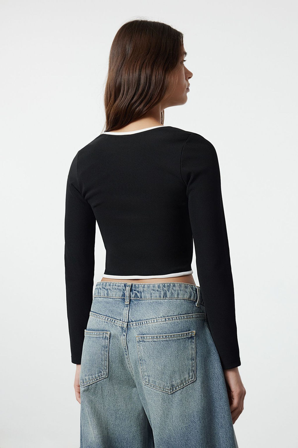 Trendyolmilla Siyah Kontrast Biye Detayl? Fitted/Vucuda Oturan Fermuarl? Yaka Esnek Orme Bluz TWOAW25BZ00153