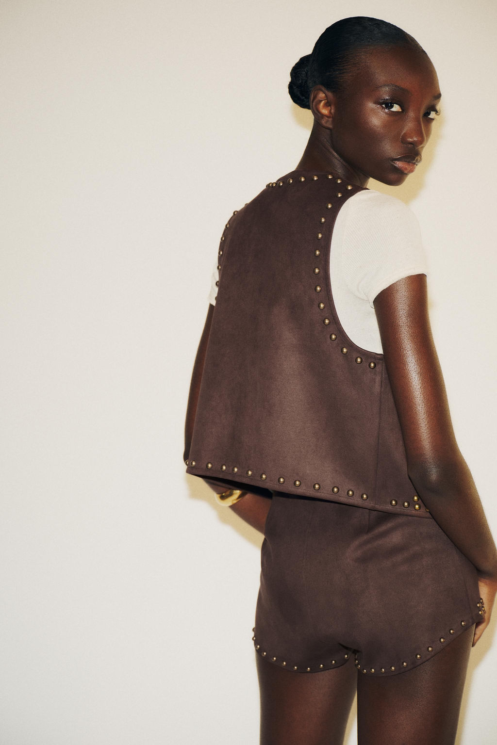 FAUX SUEDE STUD SHORTS - Zara фото 5
