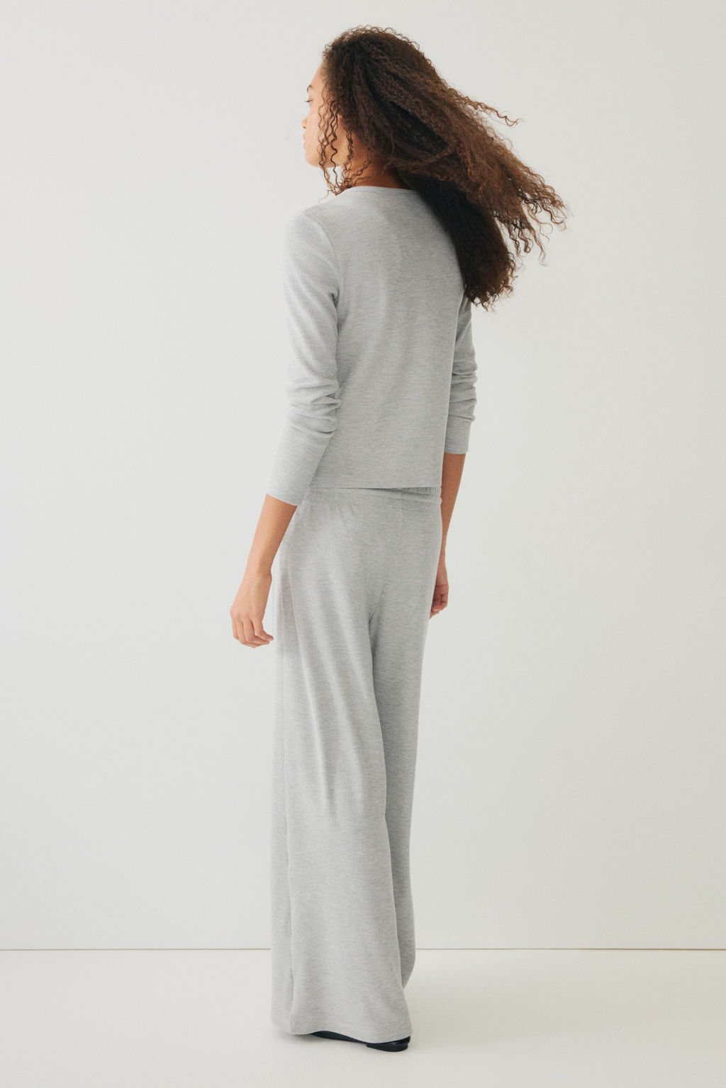 Pantal?n gofrado con cord?n de ajuste - H&m фото 7