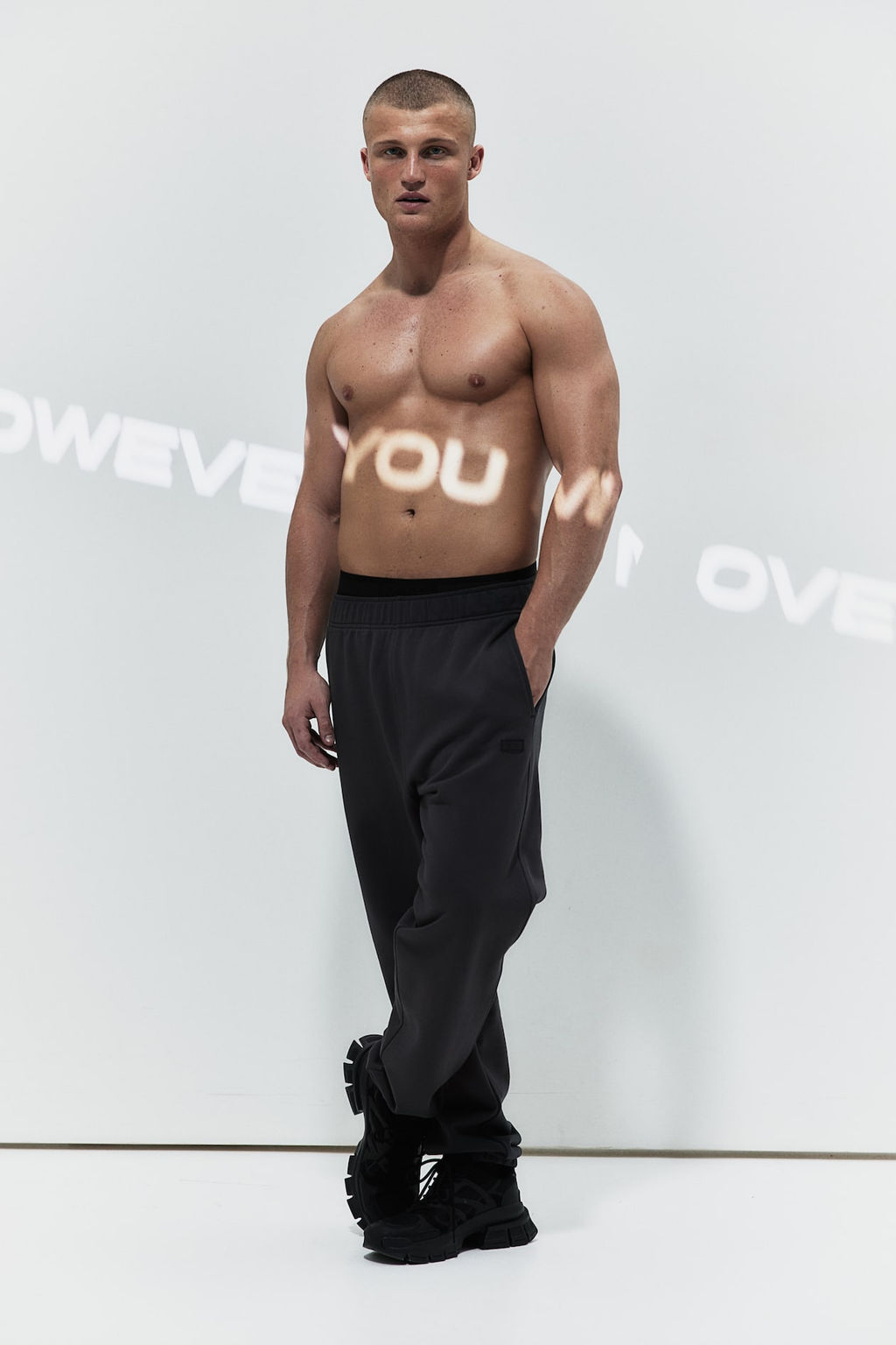 Joggers de deporte en DryMove Loose Fit - H&m фото 3