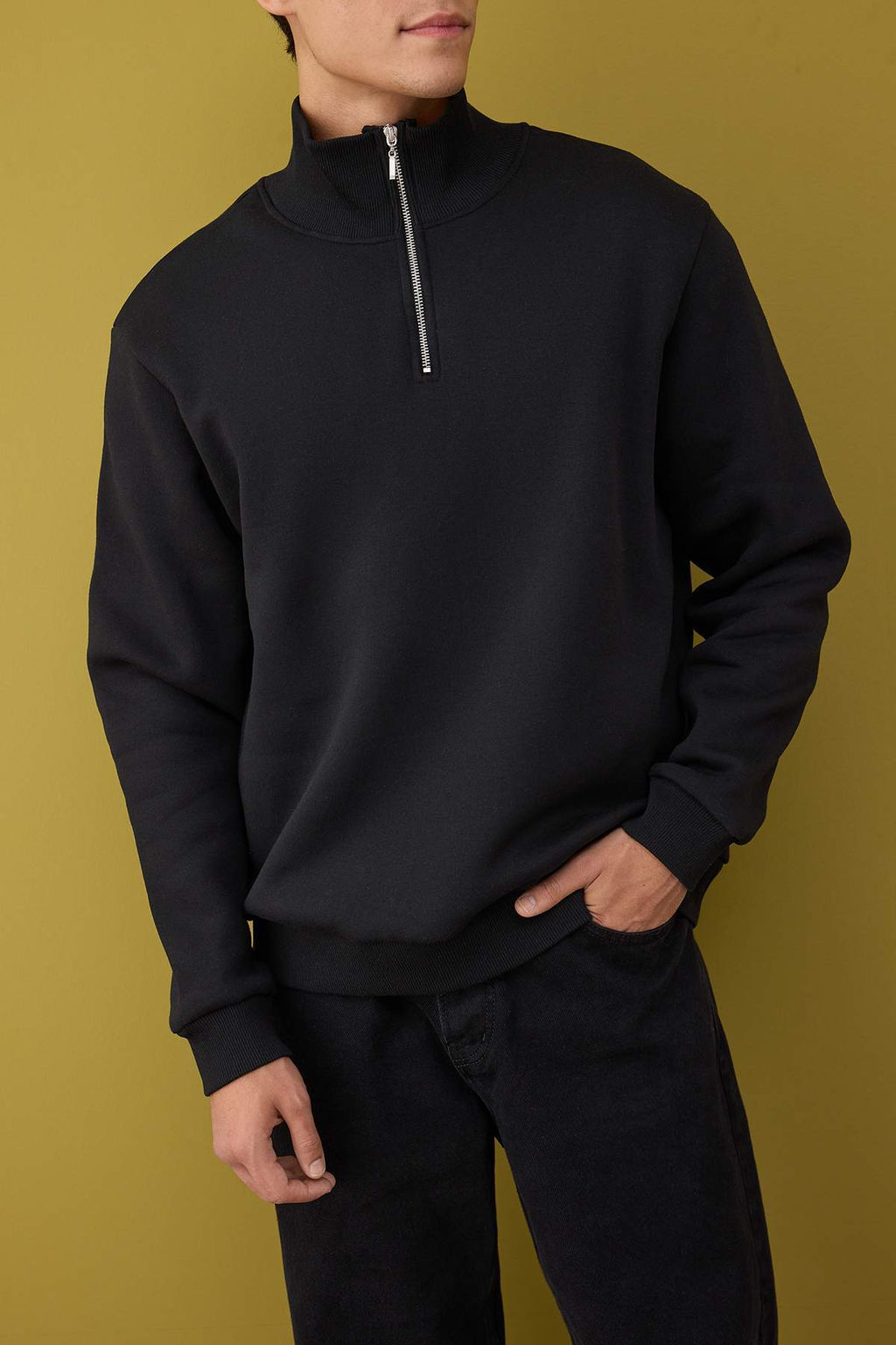 Siyah Regular/Normal Kesim Dik Yaka Kal?n Ici Polarl? Sweatshirt TMNAW26SW00021 - Trendyolmilla фото 7