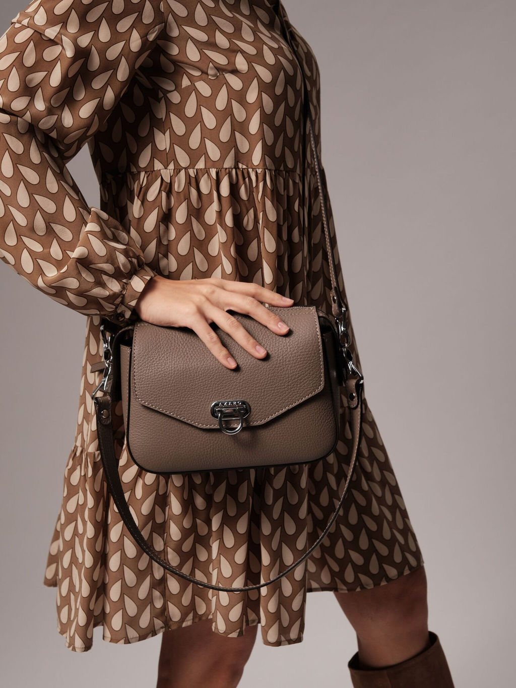 Сумка кожаная через плечо Azaro 3684 тауп