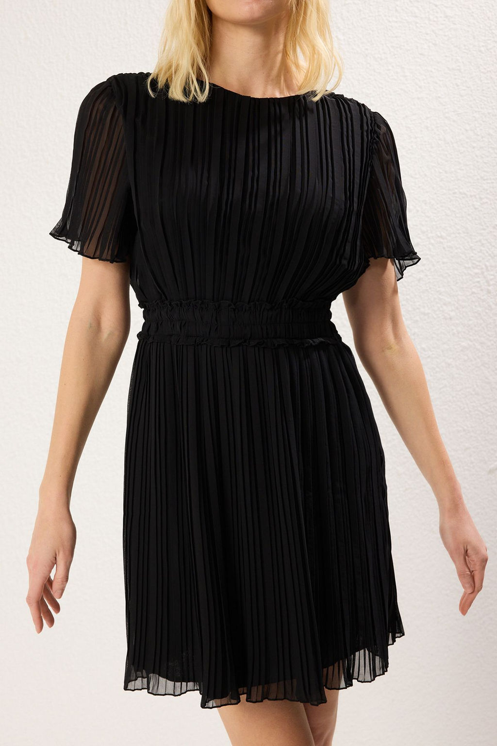 Siyah Piliseli Astarl? Sifon Ucus Ucus Dokuma Mini Elbise TWOSS25EL00119 - Trendyolmilla фото 3