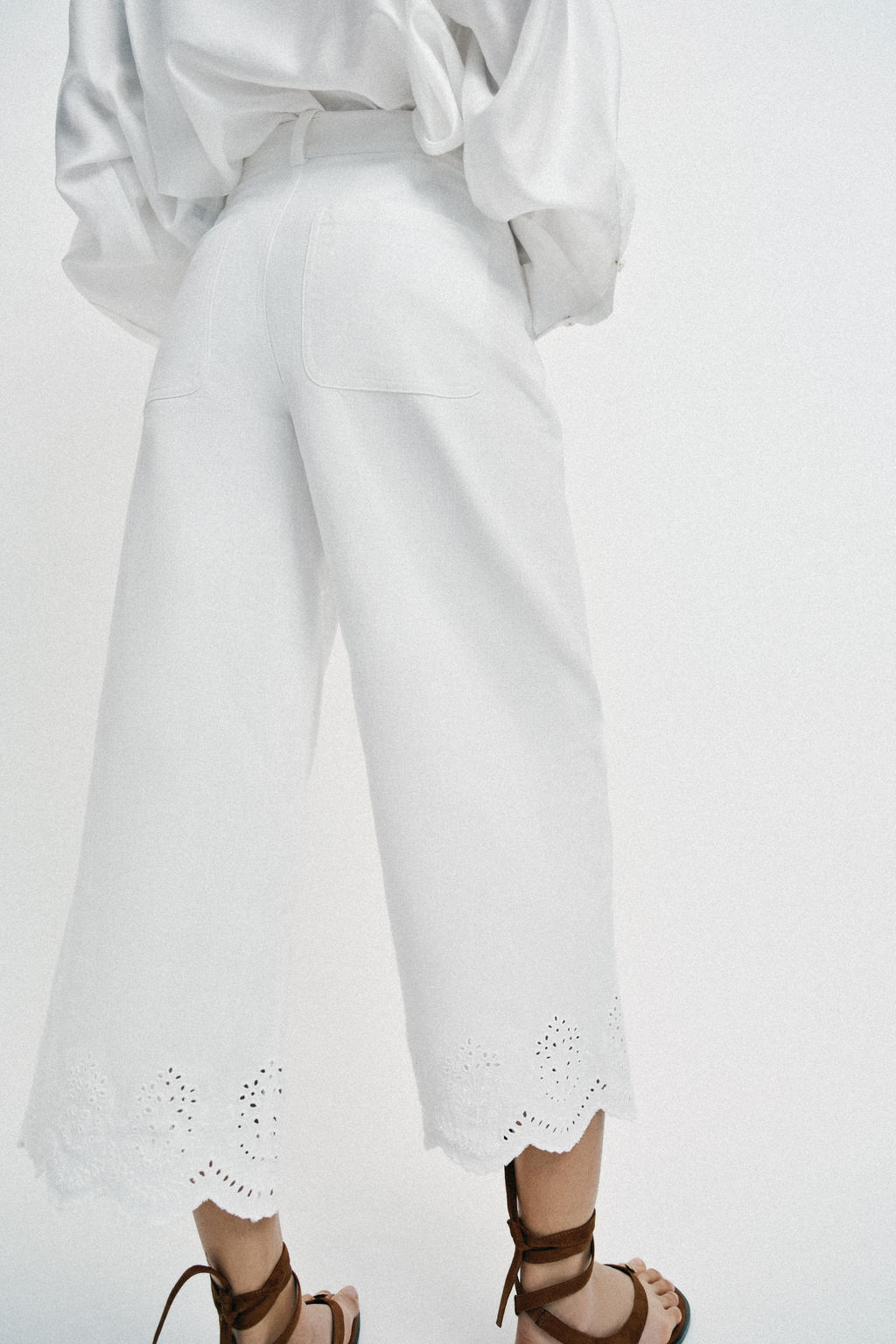 PANTAL?N CULOTTE BORDADOS PERFORADOS / Blanco - Zara фото 6