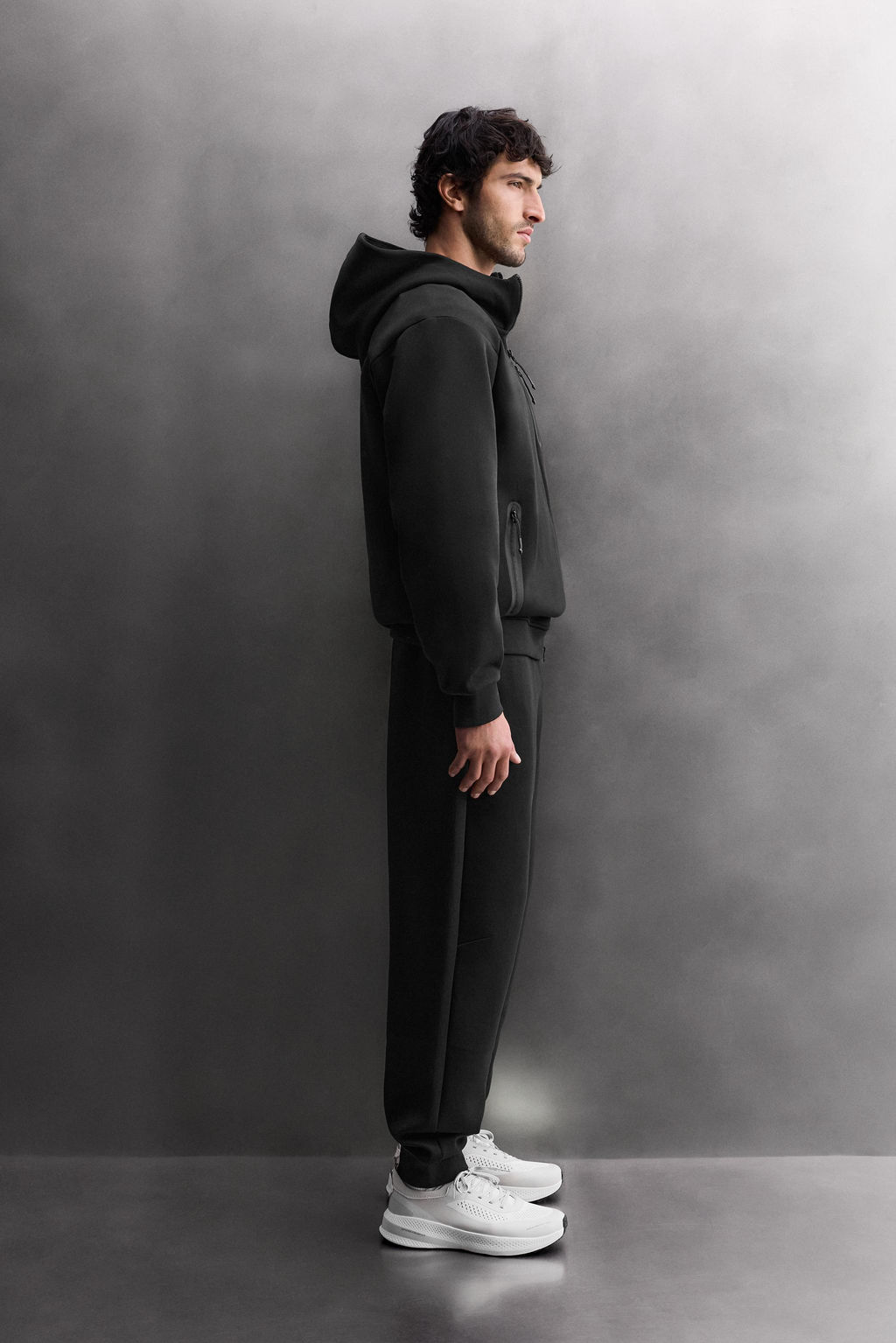 SUDADERA T?CNICA CREMALLERA CAPUCHA / Negro - Zara фото 4