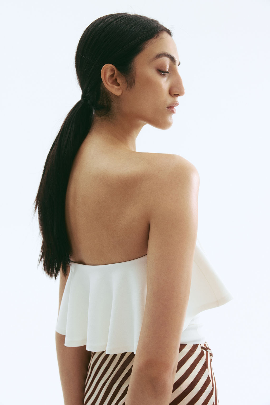 Top interlock con escote bandeau de volante - H&m фото 6