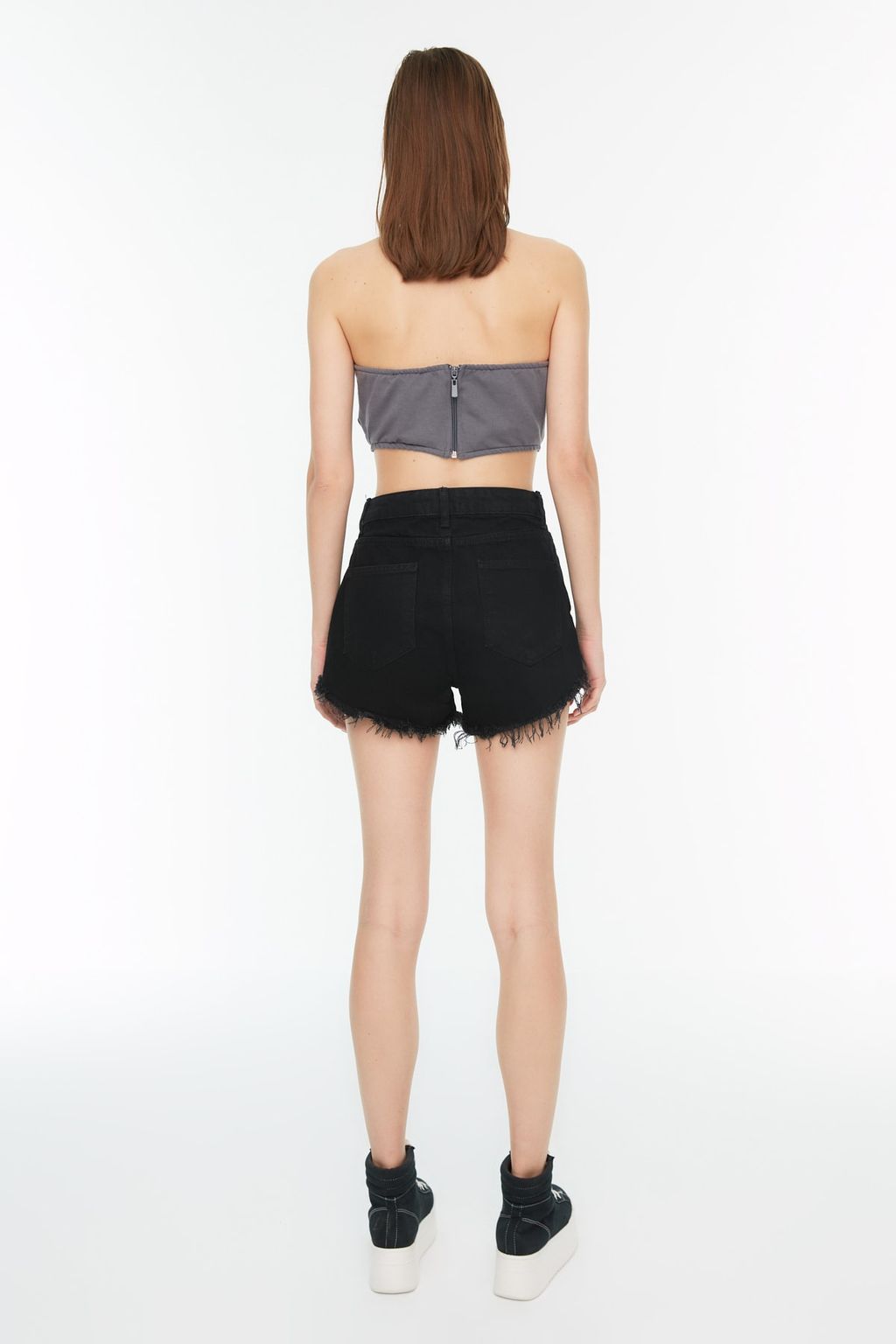 TRENDYOLMILLA Siyah Pacas? Puskul Detayl? Yuksek Bel Denim Sort TWOSS22SR0563  фото 5