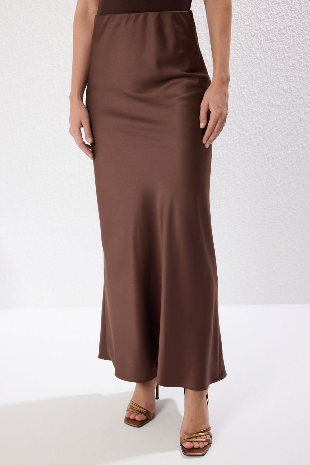 TRENDYOLMILLA Bronz Saten Dokuma Uzun S?k Etek TPRSS25ET00005 фото 3