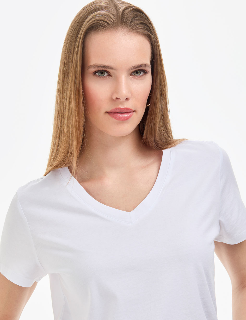Beyaz Regular Fit V Yaka Basic Ti__rt