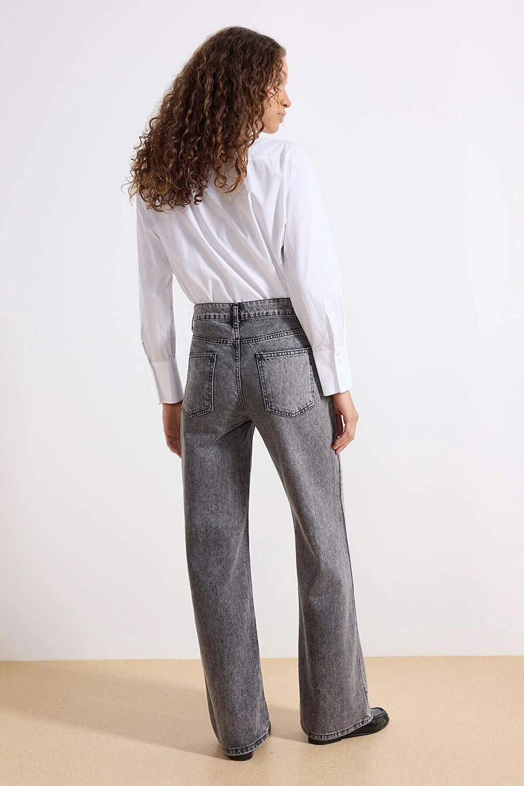 TRENDYOLMILLA Gri More Sustainable Soluk Efekt Vintage Yuksek Bel Wide Leg Jeans TWOSS24JE00018  фото 12