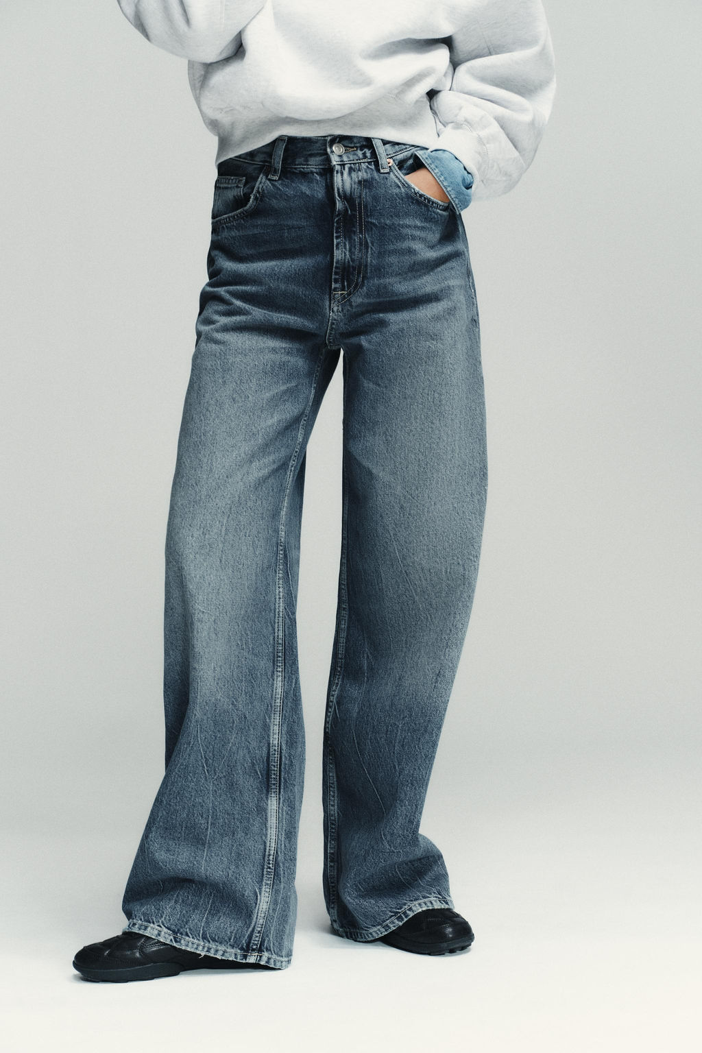 TRF HIGH-WAIST EXTRA WIDE-LEG JEANS - Zara фото 2