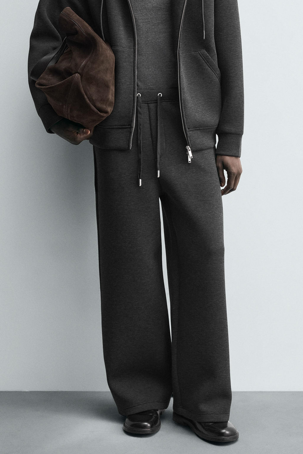 NEOPRENE-EFFECT WIDE-LEG TROUSERS - Zara фото 19
