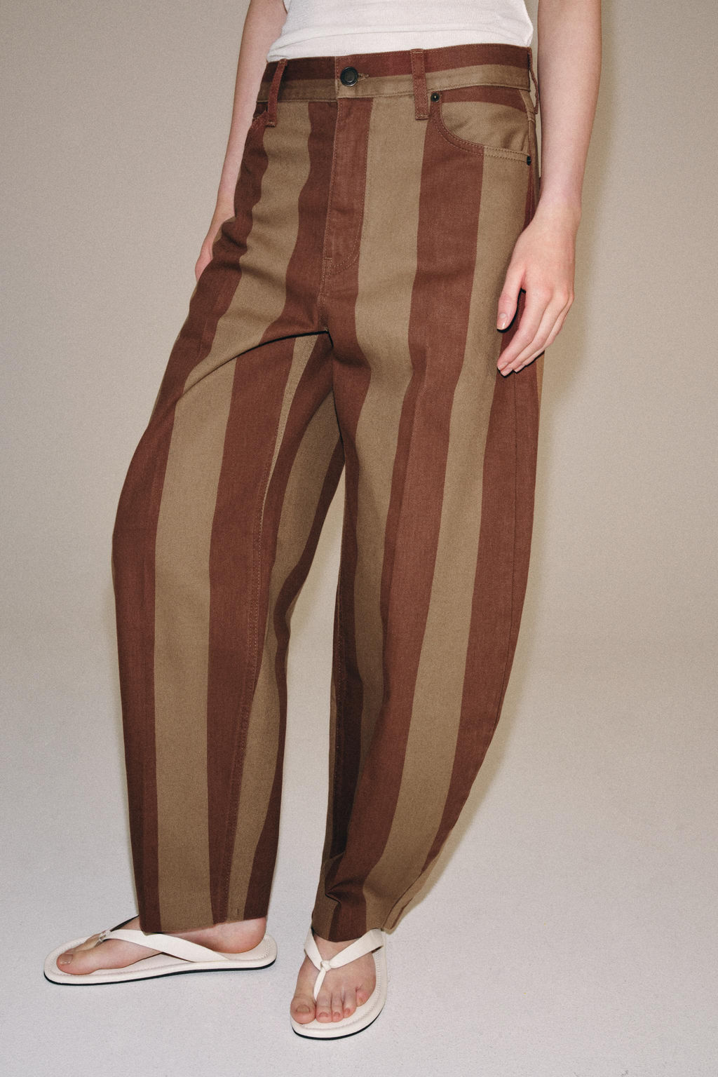 JEANS ZW COLLECTION TAPERED TIRO ALTO RAYAS / rayas - Zara фото 2