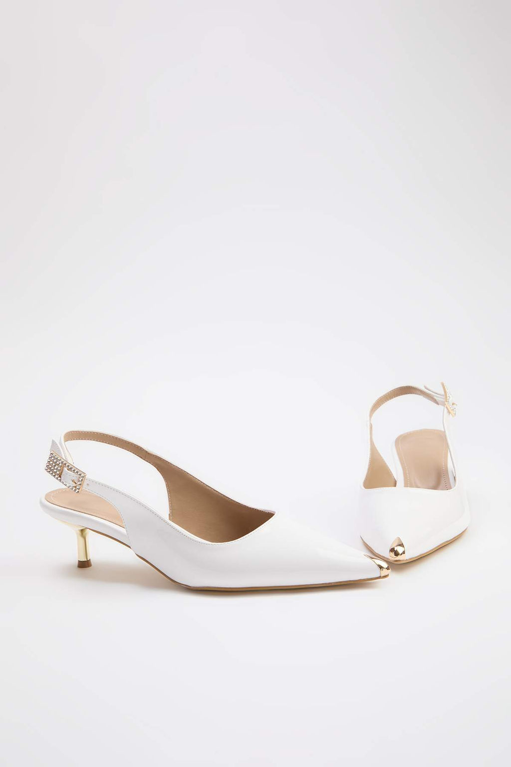 Beyaz Alt?n Galvaniz Detayl? 5 cm Kad?n Klasik Topuklu Ayakkab? TAKSS26TO00074