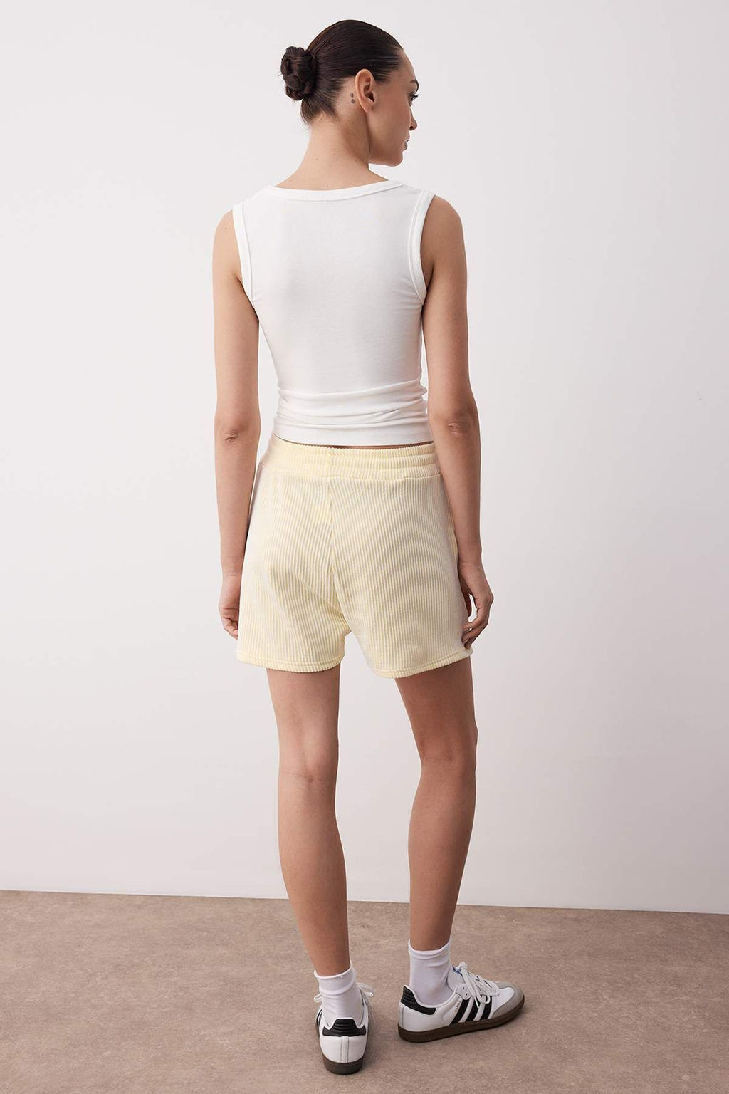 Sar? Cizgili Kordonlu Beli Lastikli Mini Orme Sort & Bermuda TWOSS25SR00235 - Trendyolmilla фото 4