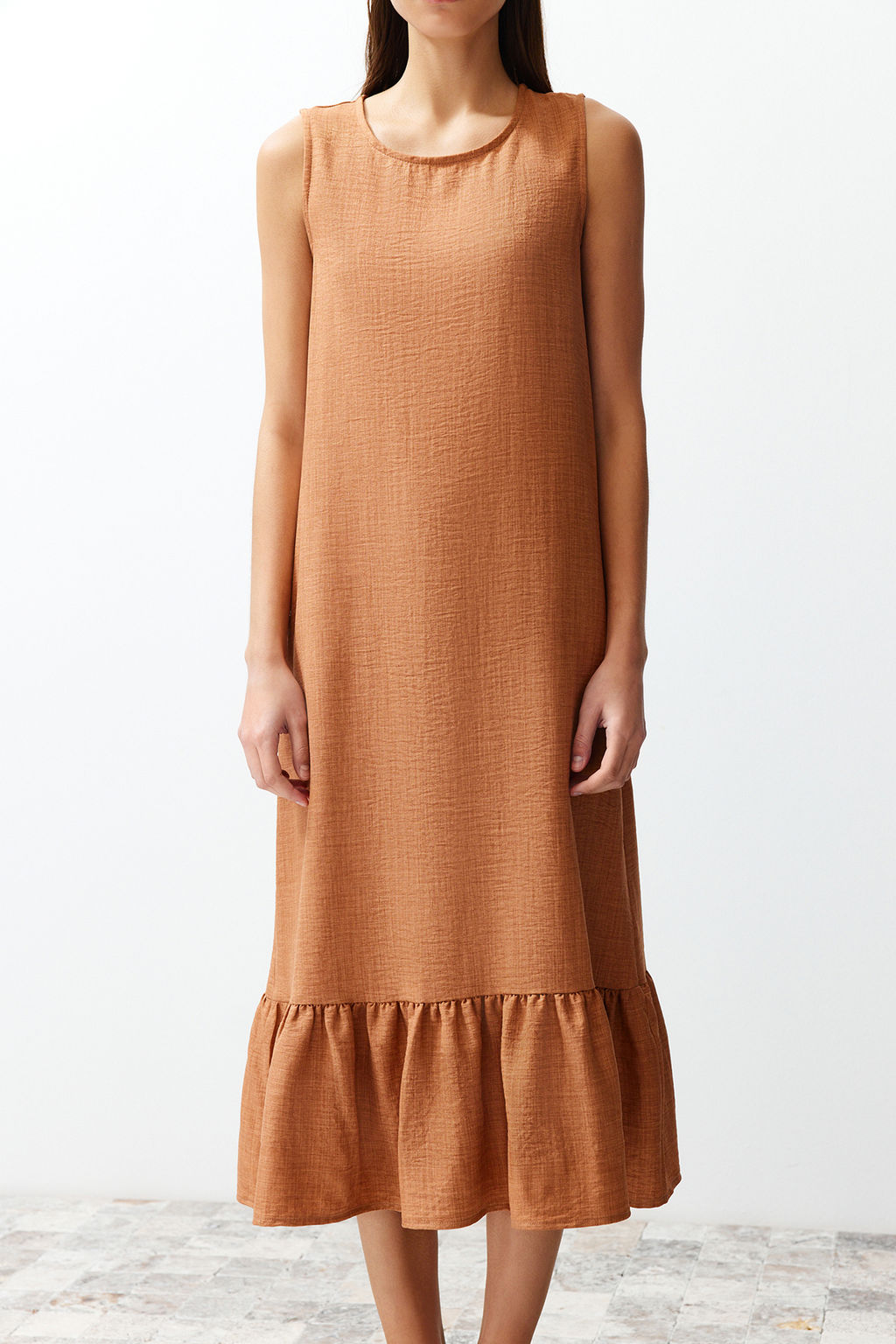 Kahverengi Duz Kesim Kolsuz Bisiklet Yaka Midi Aerobin Dokuma Elbise TWOSS24EL00519 - Trendyolmilla фото 5