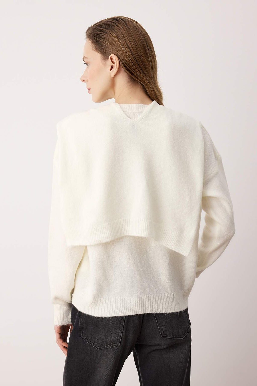 Ekru Yumusak Dokulu Genis Kal?p Sall? Triko Kazak TWOAW26KZ00166