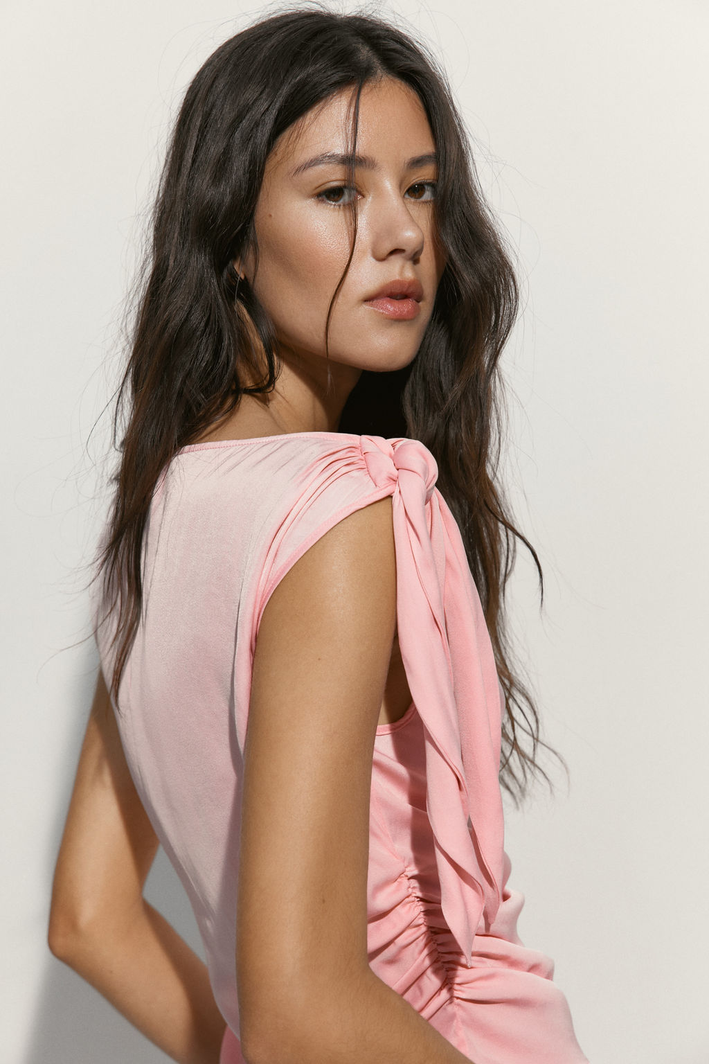 Top asim?trico con lazada - H&m фото 6