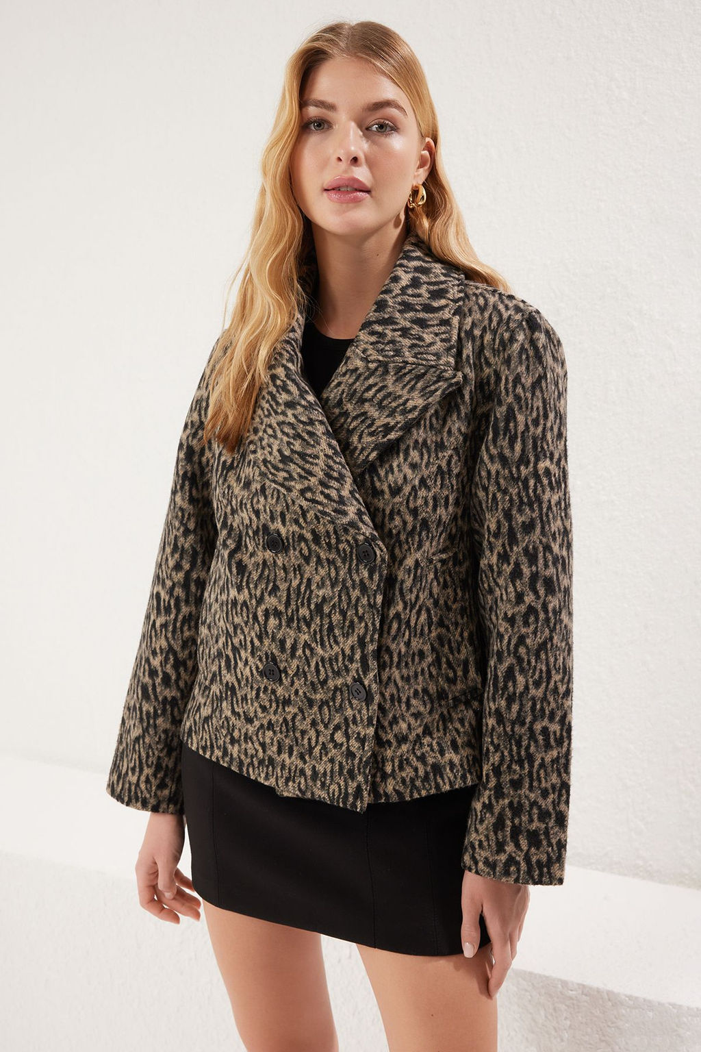 Trendyolmilla Cok Renkli Leopar Desenli Kruvaze Oversize K?sa Kaban TWOSS25KB00002  фото 2