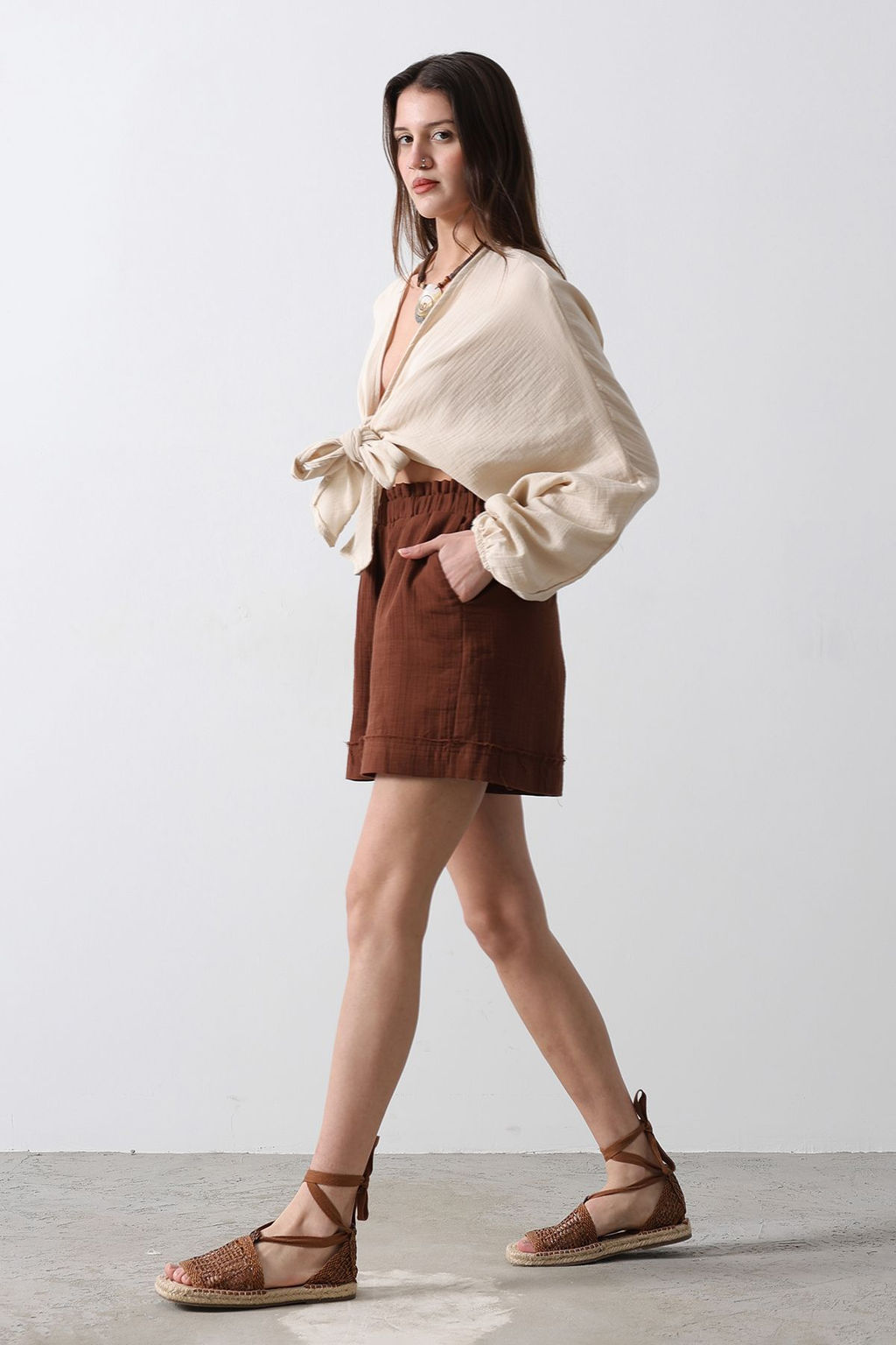 TRENDYOLMILLA Kahverengi Beli Lastikli Mini Sort & Bermuda TWOSS25SR00037  фото 4