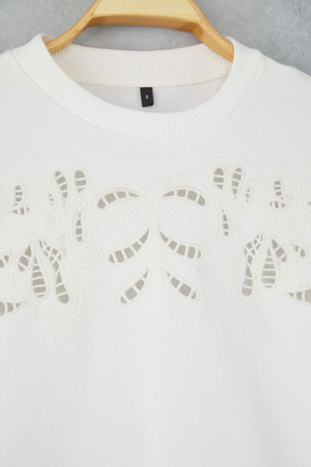 Ekru Nak?sl? Regular/Normal Kal?p Orme Sweatshirt TWOAW26SW00011 - Trendyolmilla фото 6