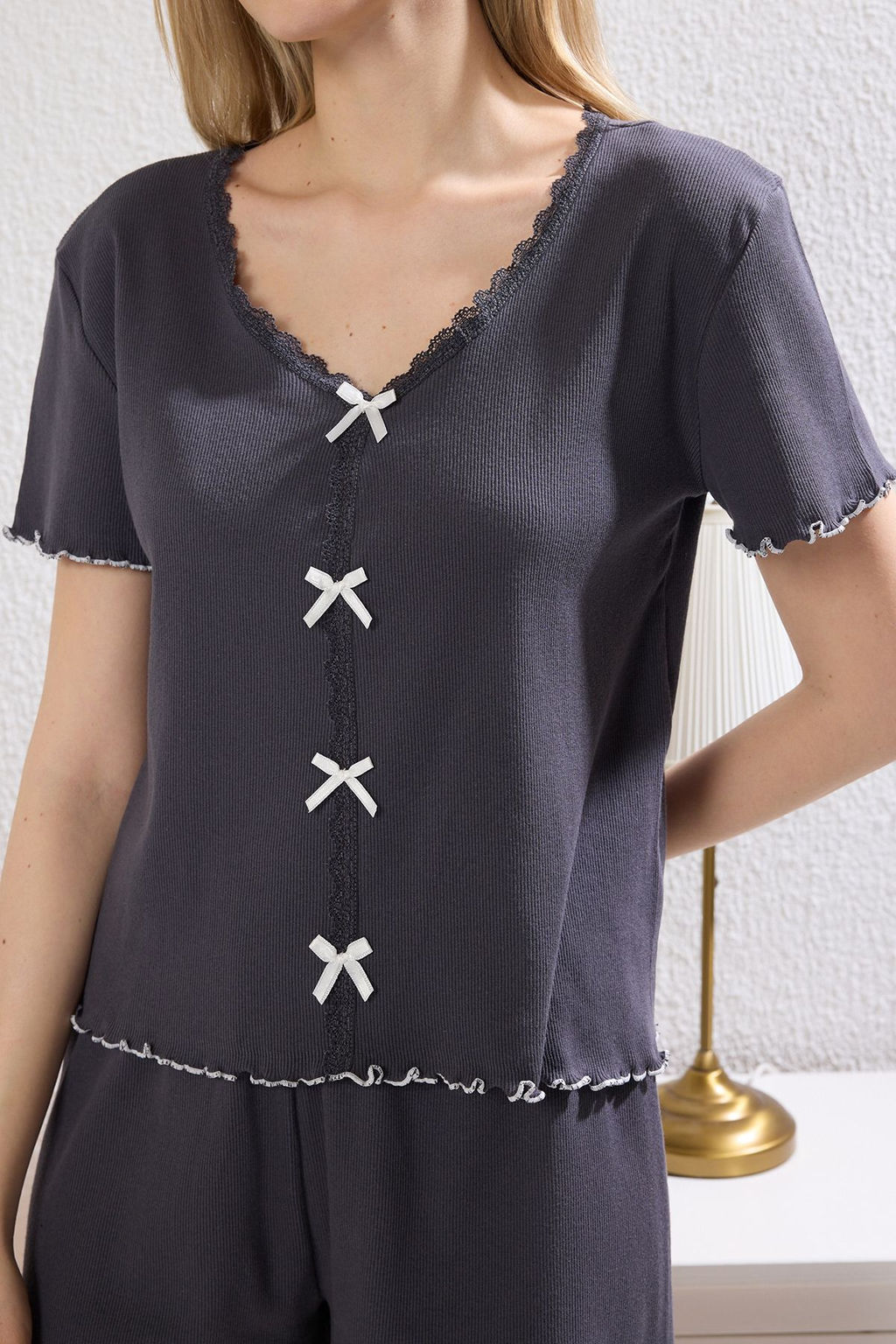 Trendyolmilla Beyaz Pamuklu Kurdele/Fiyonklu ve Dantelli Fitilli Sortlu Orme Pijama Tak?m? THMSS25PT00290 фото 8