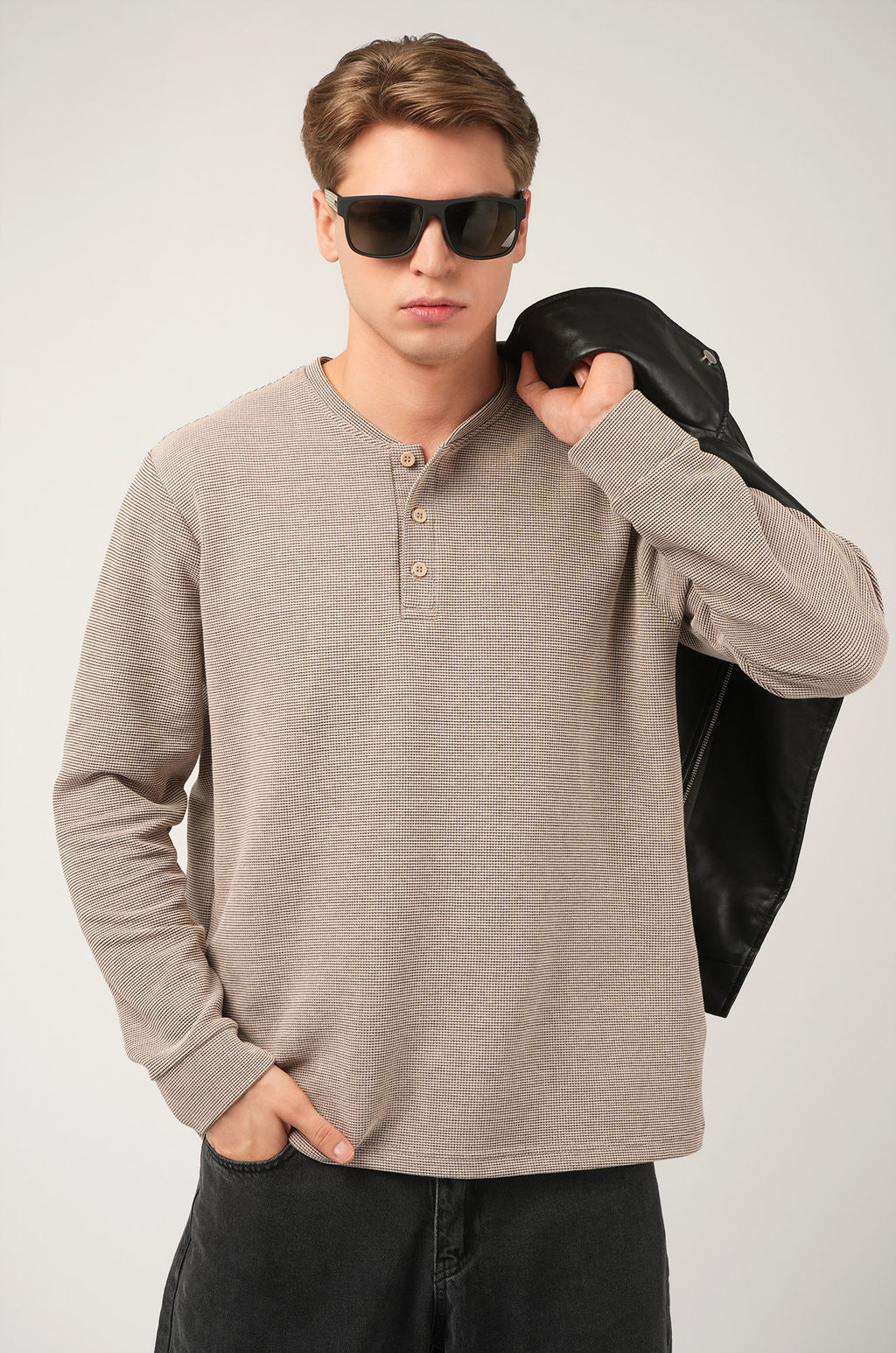 Мужской лонгслив на пуговицах Happyfox