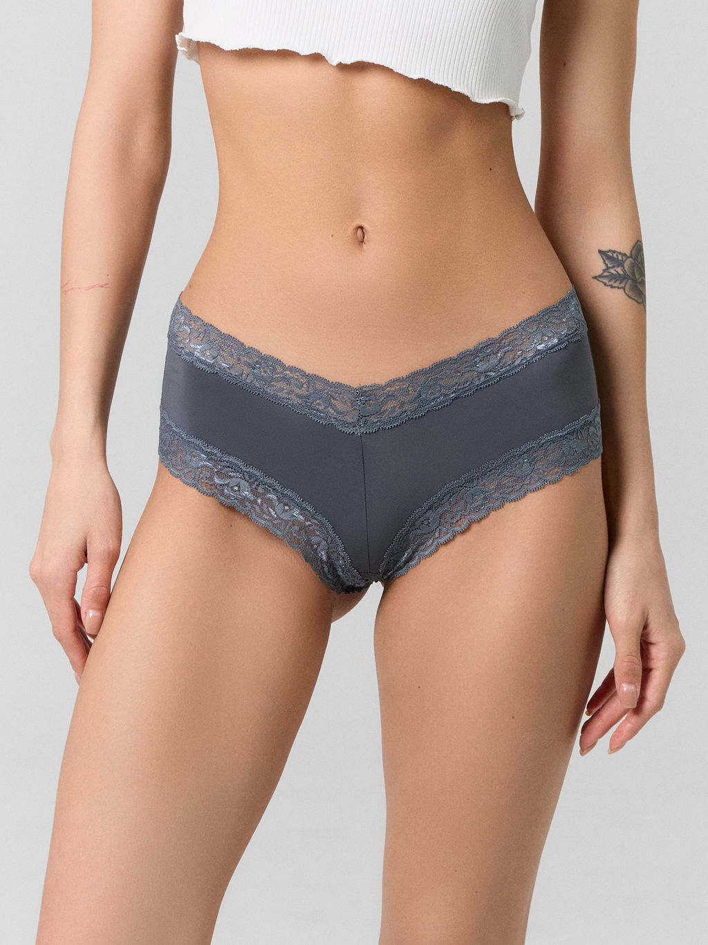 Цена за 2 штуки! Трусы бразилиана женские серые с кружевом - Mark formelle фото 2