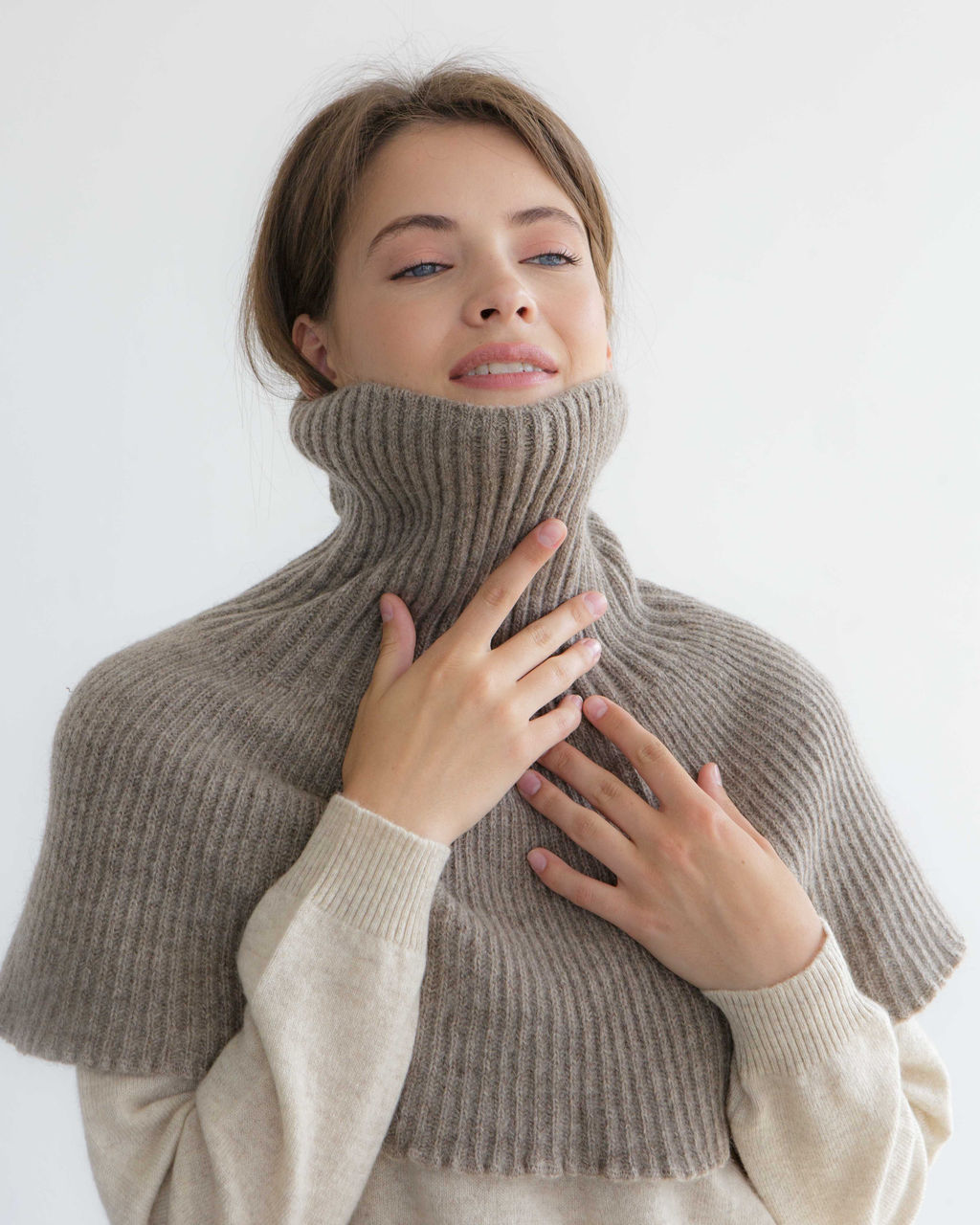 Манишка из шерсти UL серая