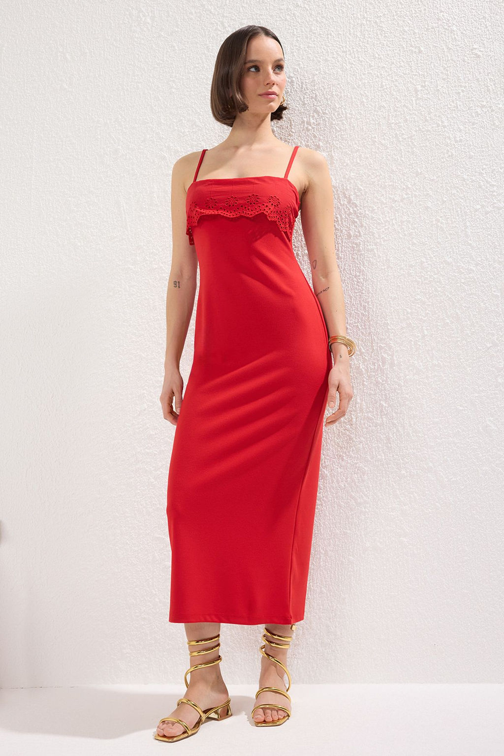 K?rm?z? Brode Detayl? Bodycone/Vucuda Oturan Midi Orme Elbise TWOSS25EL00356 - Trendyolmilla фото 4