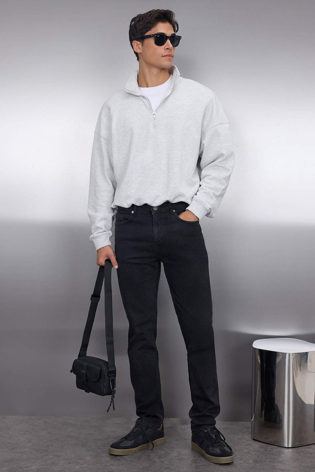 TRENDYOL MAN Siyah Slim Fit Dar Kesim Esnek Kumas Jeans TMNAW23JE00028