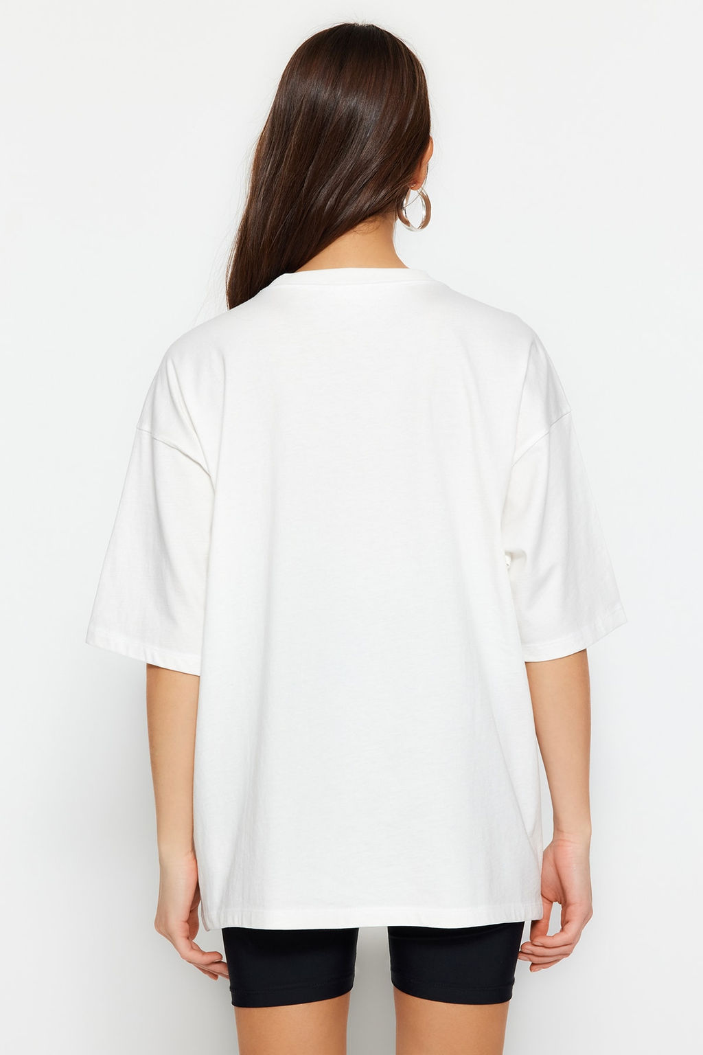 Ekru %100 Kal?n Pamuklu Premium Oversize/Genis Kal?p Bisiklet Yaka Orme T-Shirt TWOSS23TS00040