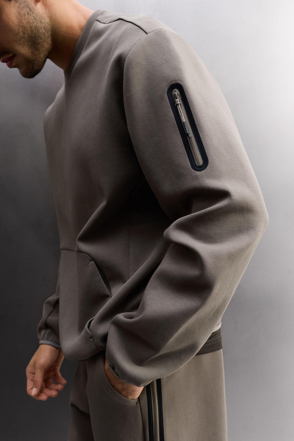 TECHNICAL CREW NECK SWEATSHIRT - Zara фото 6