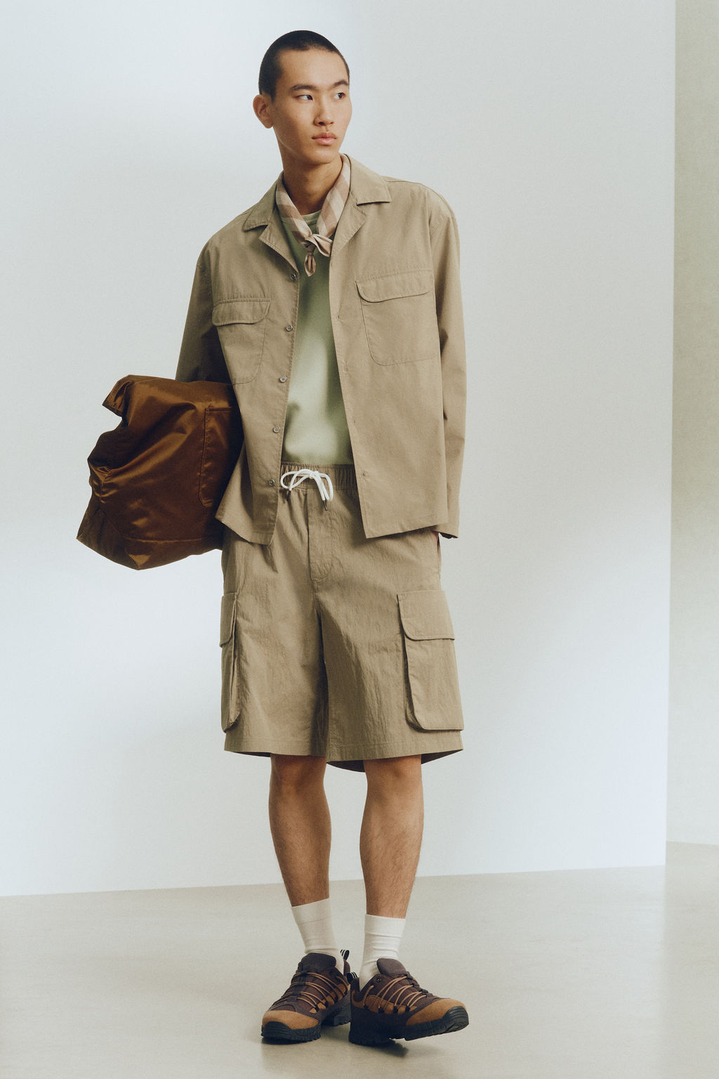 Pantal?n corto cargo Loose Fit - H&m фото 2